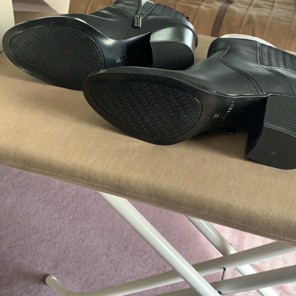 Beautiful bandolino boots. Never worn - Picture 5 of 7